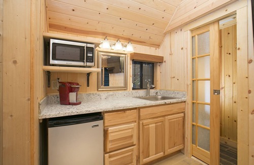 Ridgewood House | Houston Camp By Tahoe Getaways - Four Luxury Cabins and Hot Tub