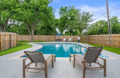 Deer Park House | Houston Family Escape: Private Pool | Games | King