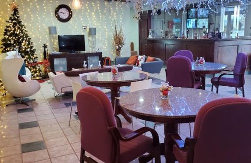 Lawndale/ Wayside Hotel | Houston Inn and Suites