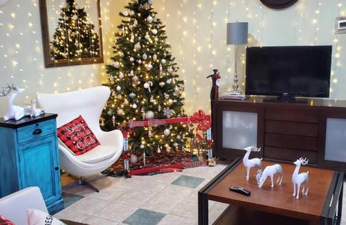 Lawndale/ Wayside Hotel | Houston Inn and Suites