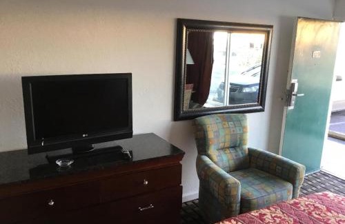 Lawndale/ Wayside Hotel | Houston Inn and Suites