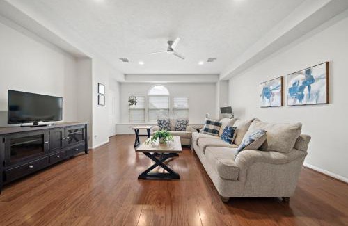 Atascocita House | Houston Lake Retreat Pool Lake Front Spa