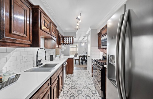 Clodine House | Houston Pool Escape | Games WiFi | Parking | Pet