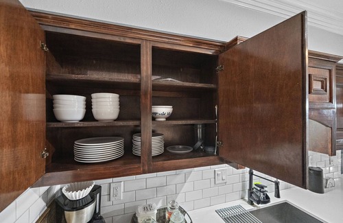 Clodine House | Houston Pool Escape | Games WiFi | Parking | Pet