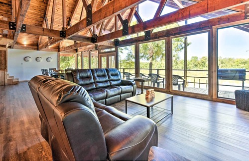 Barrett House | Houston Riverfront Cabin w/ Private Beach & Dock!