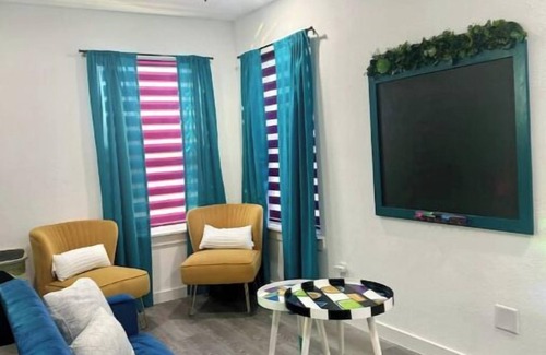 Houston House | Houston's Colorful Getawaynn