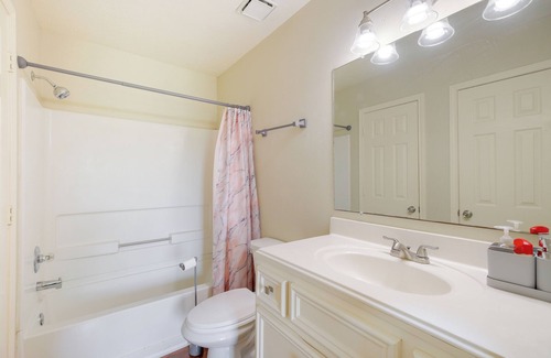 Houston House | Houston Vacation Rental: 14 Mi to Downtown