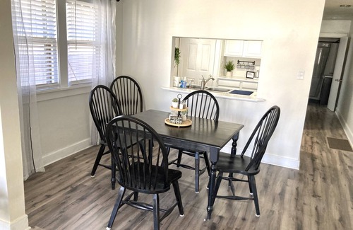 Hutchinson House | Houston Whiteside Cottage