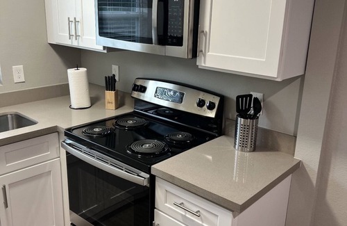 Montrose Apartment | Houston’s prime location! Newly renovated studio apartment. Downtown/Medical/UH