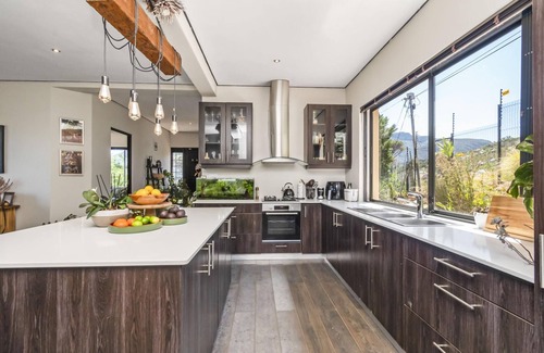 Hout Bay Villa | Hout Bay Coastal Villa with Mountain Views