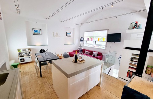 Hove Cottage | Hove Seaside Cottage, Sleeps 8, 2 Mins to Seafront