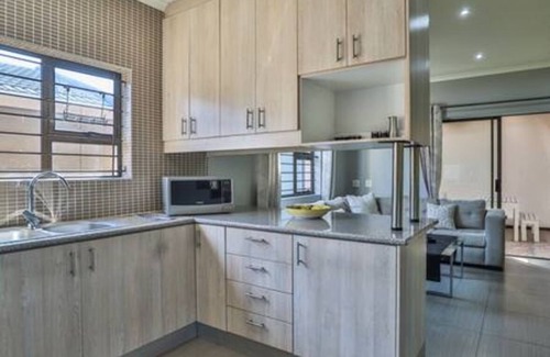 Cape Town Apartment | Howard Davis 28B by CTHA