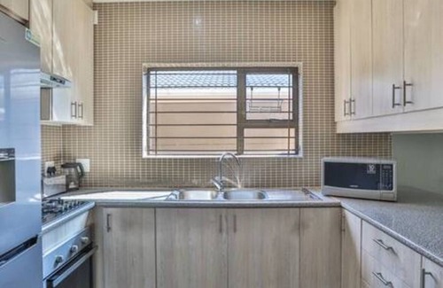 Cape Town Apartment | Howard Davis 28B by CTHA