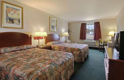 Williamstown Hotel | Howard Johnson by Wyndham Williamstown