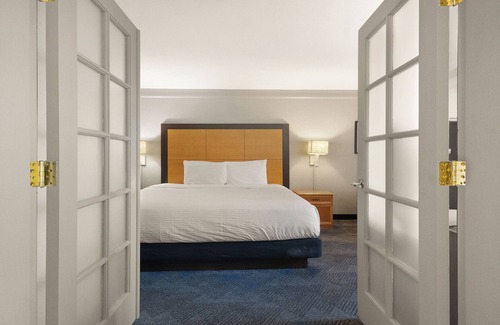 Central Sacramento Hotel | Howard Johnson by Wyndham Sacramento Downtown
