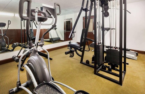 Arlington Hotel | Howard Johnson by Wyndham Arlington Ballpark/Six Flags