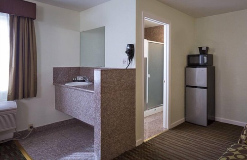 Central Berkeley Hotel | Howard Johnson by Wyndham Berkeley