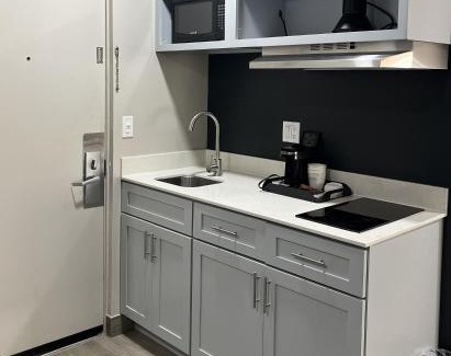 Flagstaff Hotel | Howard Johnson by Wyndham Flagstaff University West
