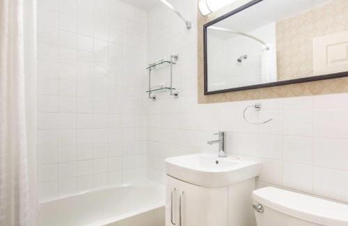 Sunnyside Hotel | Howard Johnson Inn by Wyndham Kingston