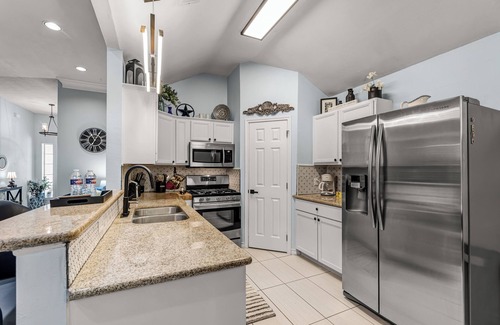 College Station House | Howdy! Less than 4 miles from Kyle Field, Shirewood Manor is a perfect getaway.