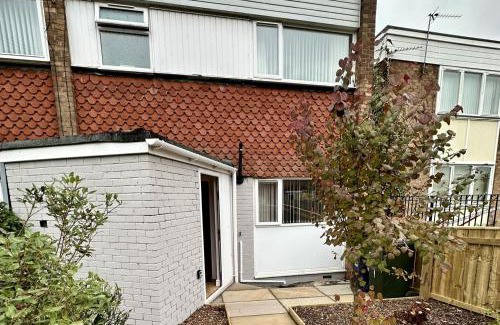 Newcastle-upon-Tyne House | Howick House-Sleeps 5-Pet friendly-Parking-Garden