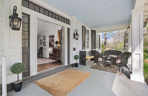 Bellevue House | Hows Manor - Luxury Historic Farmhouse Circa 1840