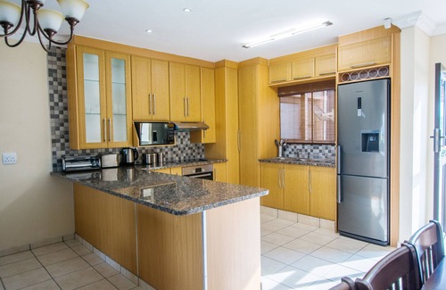 Thorny Bush Game Reserve Cabin | HoyoHoyo Acorns Lodge