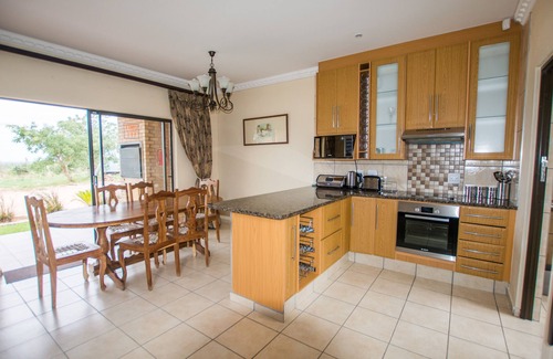 Thorny Bush Game Reserve Cabin | HoyoHoyo Acorns Lodge