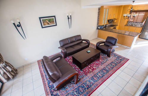 Thorny Bush Game Reserve Cabin | HoyoHoyo Acorns Lodge