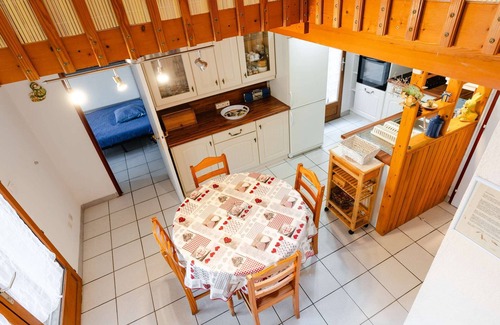 Les Ayguades House | HPG75 Air-conditioned T2 mezzanine house near the lagoon