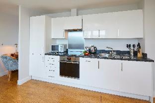 Rushmoor District Apartment | HQ Aparthotel Farnborough