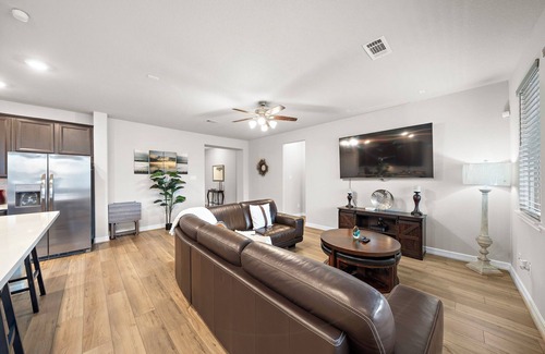Fresno House | Htown Getaway | Yard BBQ | Parking | Games WiFi