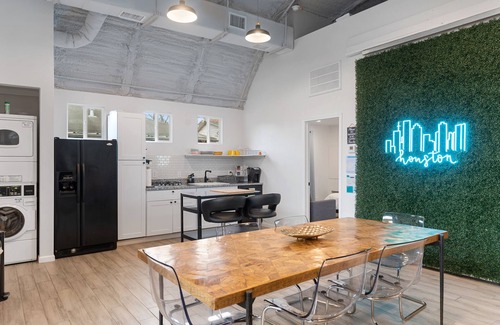 Greater Heights House | HTX private downtown compound — pool + house + barn