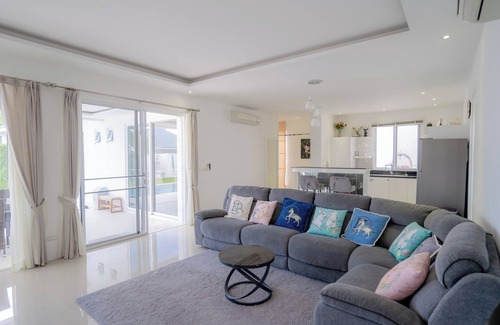 Hua Hin Villa | Hua Hin Paradise Villa Falcon Hill - Pets Friendly, Free Gym, Wi-Fi & Club House