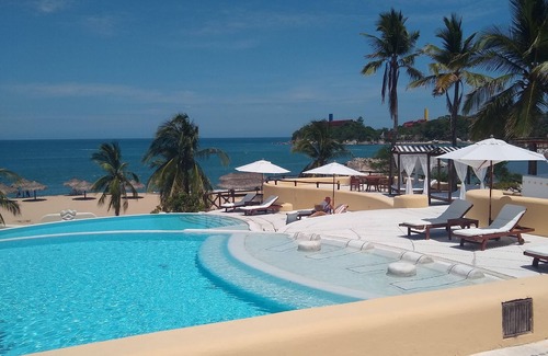 Crucecita Villa | Huatulco Mexico Villa/2BR 3BA/Beach, Pools, Restaurants, Bar. Paradise!