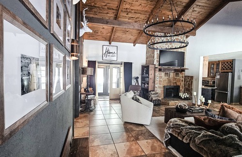 Angel Fire House | HUB34 - Autumn Chic Mountain Retreat!