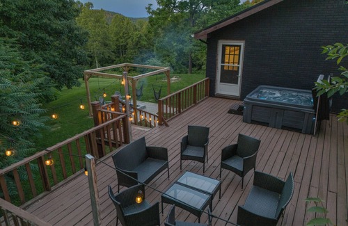 Pine Ridge Apartment | Huckleberry Arch