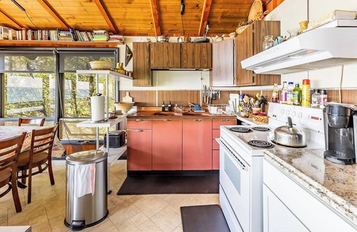 Montague Cottage | Huckleberry Hideaway: A Lake Michigan Sunset Retreat. Pet friendly!