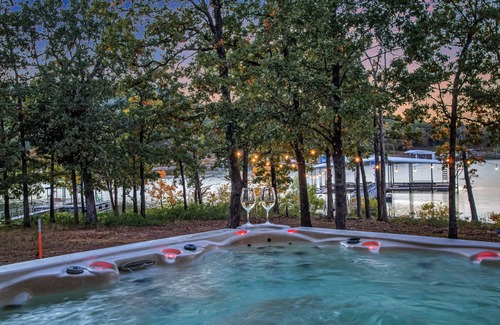 Hoyt House | Huckleberry Lodge on Lake Eufaula