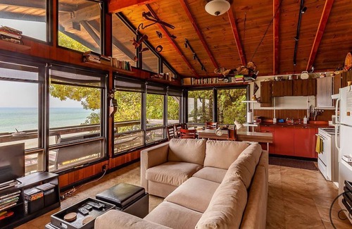 Montague Cottage | Huckleberry's Hideaway
