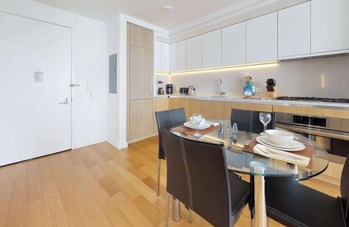 Hell's Kitchen Apartment | Hudson River 1 Deluxe BR | Gym + Pool w Fees