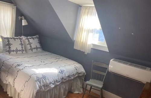 Coxsackie Other | Hudson Riverfront 1830 Farmhouse Cottage W/Beach, Canoe & Kayaks