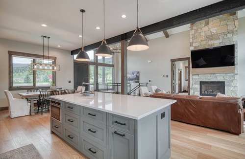 Island Park House | Hudson's Hideaway WATERFRONT Cabin 5B 5.5BA