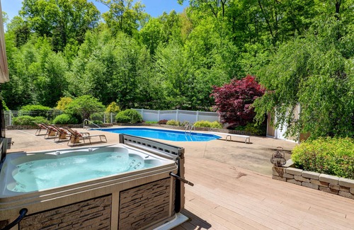 Stone Ridge House | Hudson Valley Retreat With Heated Pool & Jacuzzi