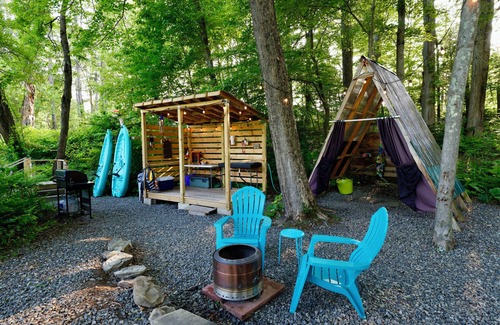 Mount Marion RV Rental | Hudson Valley’s Waterfront Camping Getaway with electric, water and KAYAKS!