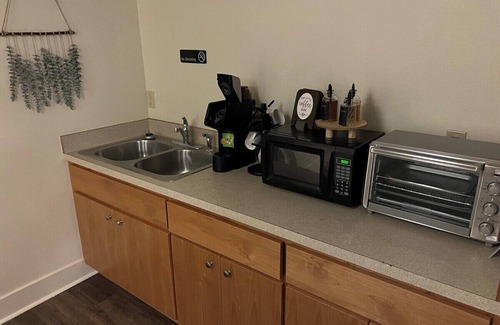 Eugene Hotel | Huge, 16 Room Property - 376 Eugene House