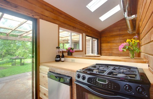 Swannanoa House | Huge 180-yr-old Farmhouse. All new amenities. 1 acre. cCose to town.
