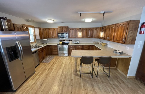 Ouray Condo | Huge 2000 sq ft! 1200 MBPS! Huge private deck! BBQ! On River! Amazing Mtn Views!
