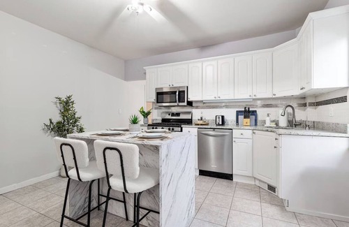 East Somerville Apartment | HUGE 3-bedroom apartment with parking in cool Somerville