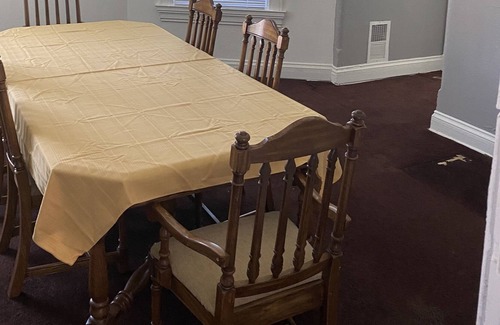 Walnut Hills Apartment | Huge 3 bedroom upstairs apartment expandable to 5 bedrooms (additional cost)